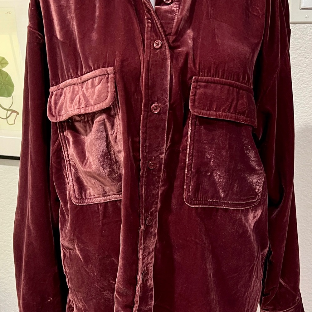 Universal Thread Oversized Velvet Button Down Shirt Burgundy Small